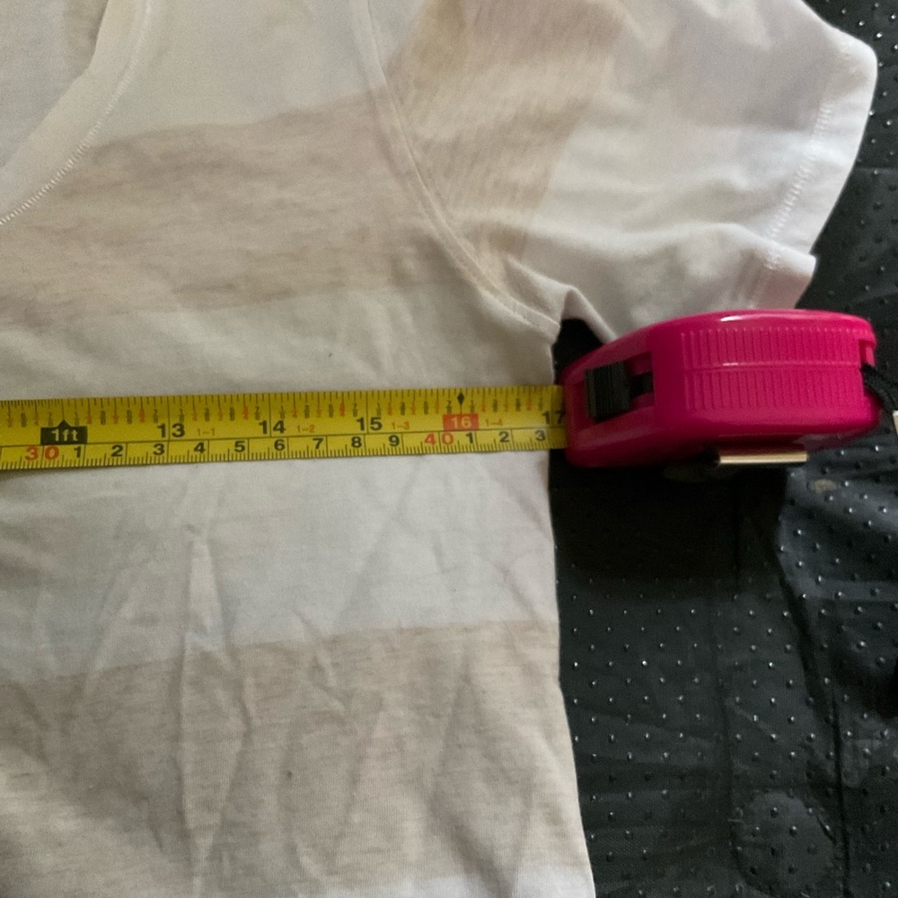 “LULULEMON” Beige and White Short Sleeve T Shirt. - Picture 7 of 11
